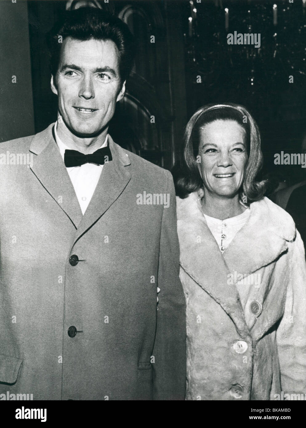 CLINT EASTWOOD PORTRAIT WITH WIFE MAGGIE JOHNSON CETW 053P Stock Photo ...
