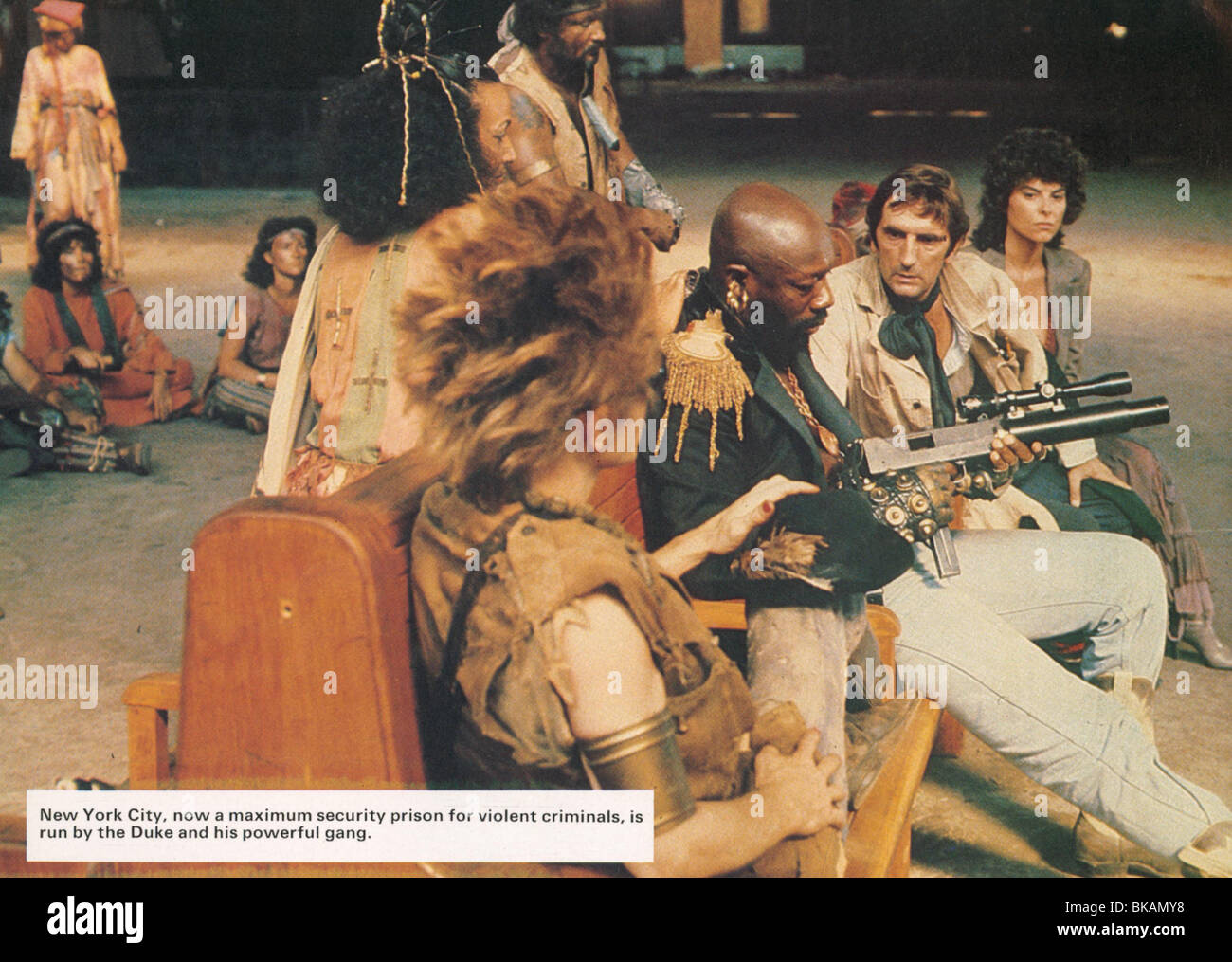 ESCAPE FROM NEW YORK (1981) ISAAC HAYES, HARRY DEAN STANTON, ADRIENNE BARBEAU ESNY 001FOH Stock Photo