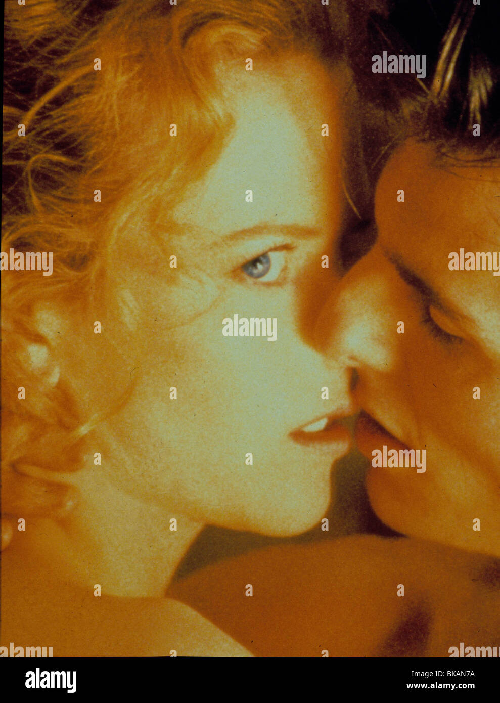 EYES WIDE SHUT (1999) NICOLE KIDMAN, TOM CRUISE EWSH 046 Stock Photo