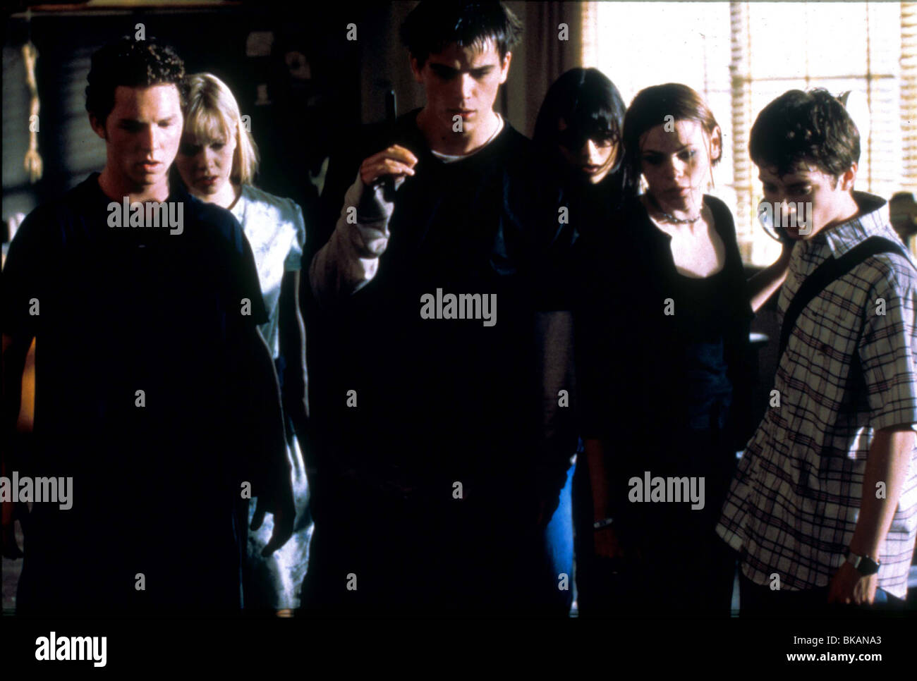 THE FACULTY (1999) SHAWN HATOSY, LAURA HARRIS, JOSH JORDANA BREWSTER, CLEA DU VALL
