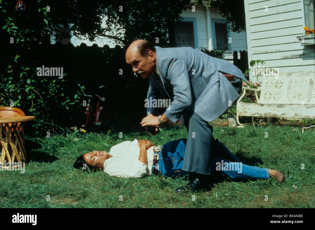 https://c8.alamy.com/comp/BKANBR/falling-down-1993-rachel-ticotin-robert-duvall-fld-077-BKANBR.jpg