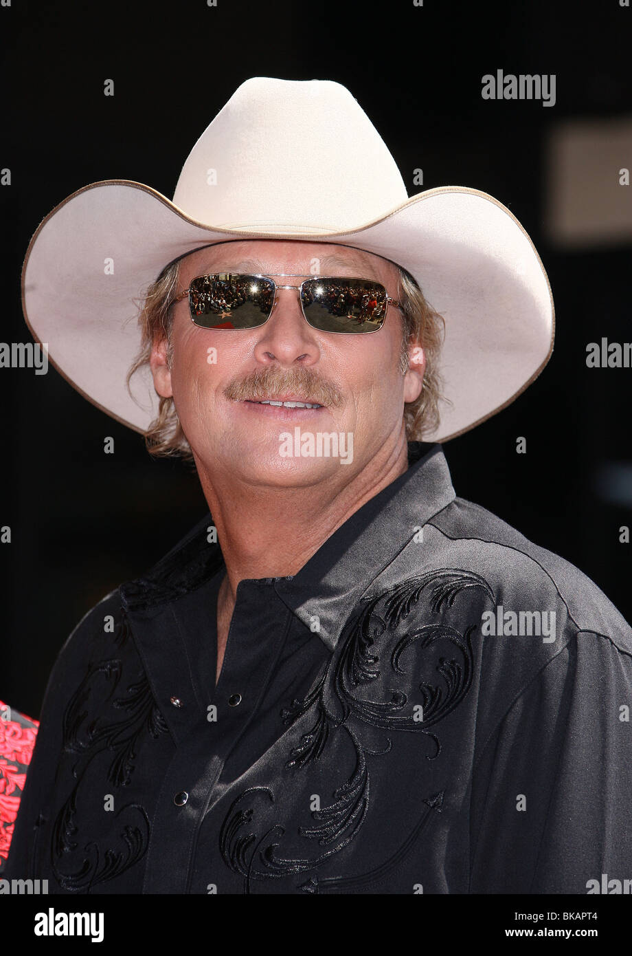 ALAN JACKSON WIFE DAUGHTERS ALAN JACKSON STAR ON THE HOLLYWOOD WALK OF FAME  HOLLYWOOD LOS ANGELES CA 16 April 2010 Stock Photo - Alamy