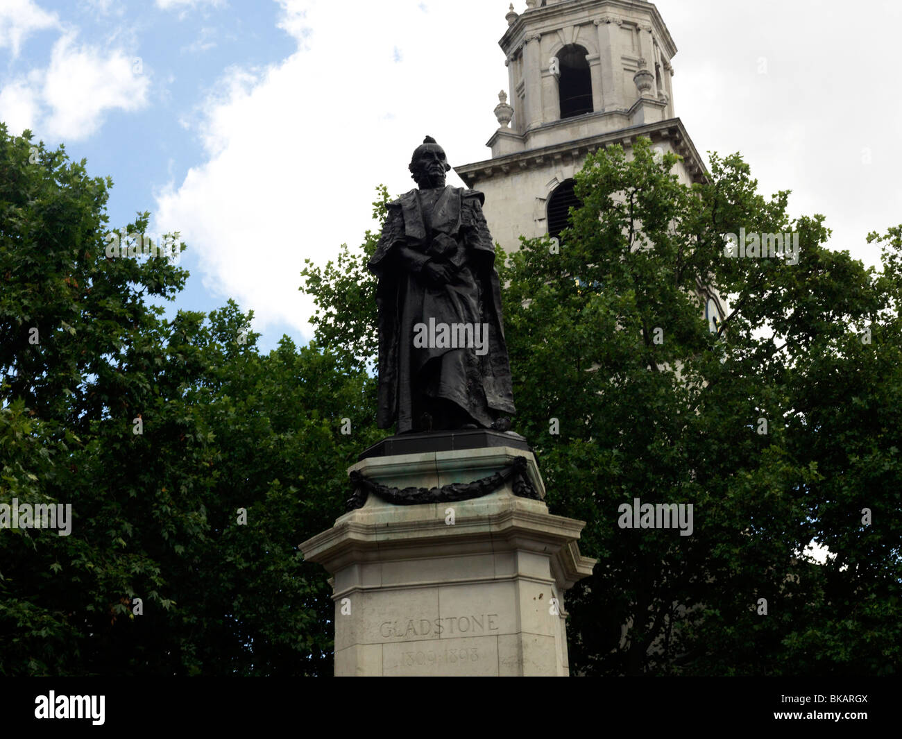 Aldwych London England Statue Of William Gladstone 1809 - 1898 Stock Photo