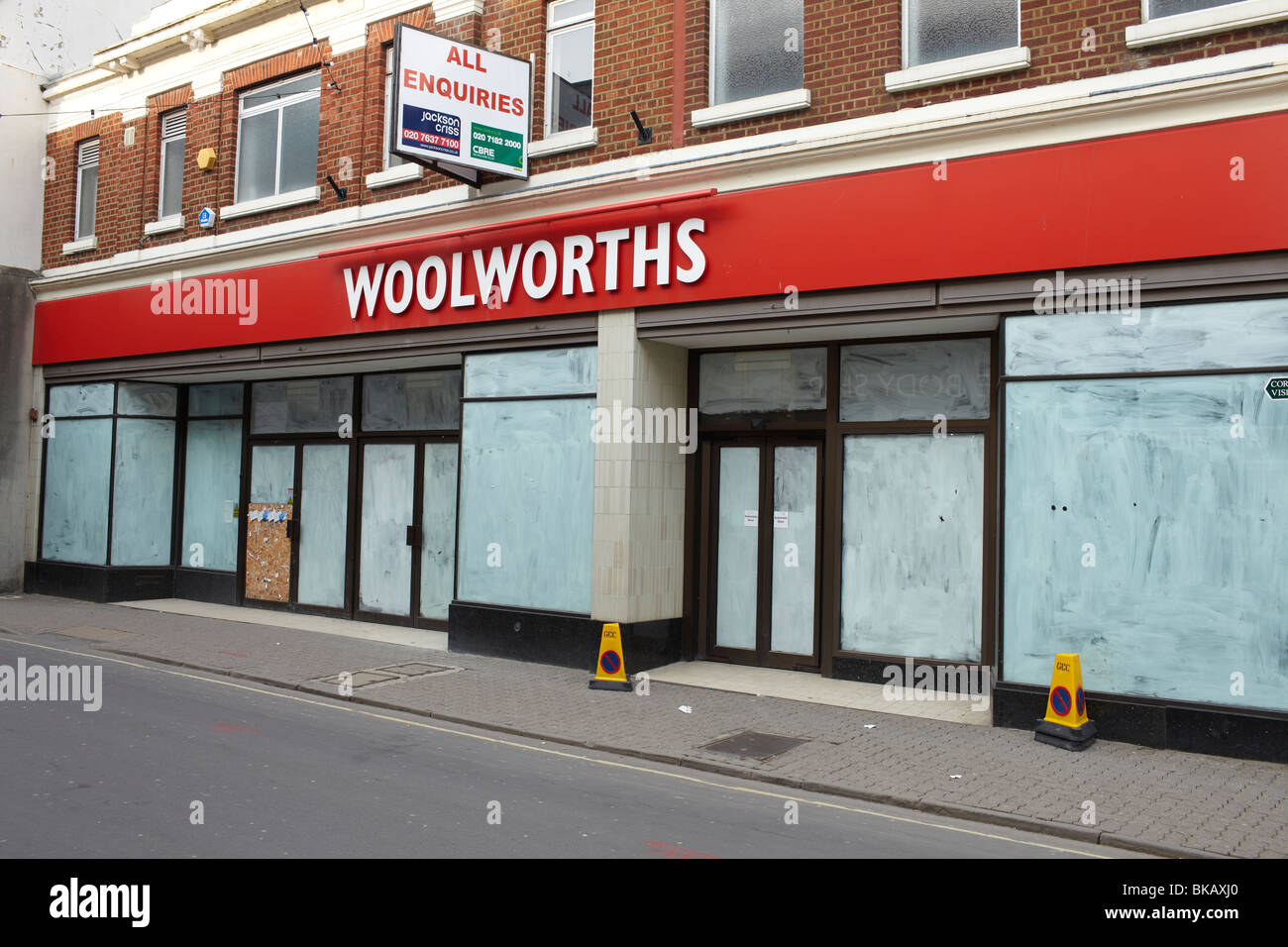 woolworths shop, closed down Stock Photo Alamy