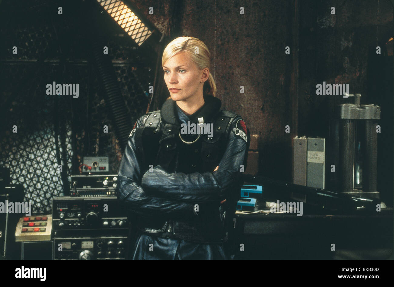 ghosts-of-mars-2001-natasha-henstridge-goma-001-902-stock-photo-alamy