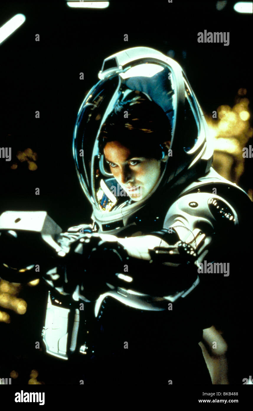 RED PLANET (2000) CARRIE-ANNE MOSS RPLA 005 Stock Photo