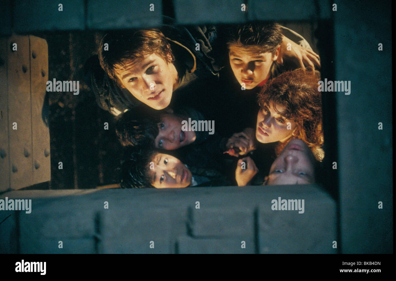 THE GOONIES (1985) KE HUY QUAN, SEAN ASTIN, JOSH BROLIN, COREY FELDMAN