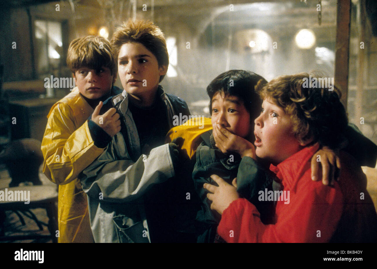 THE GOONIES (1985) SEAN ASTIN, COREY FELDMAN, KE HUY QUAN, JEFF COHEN GOO 001 Stock Photo