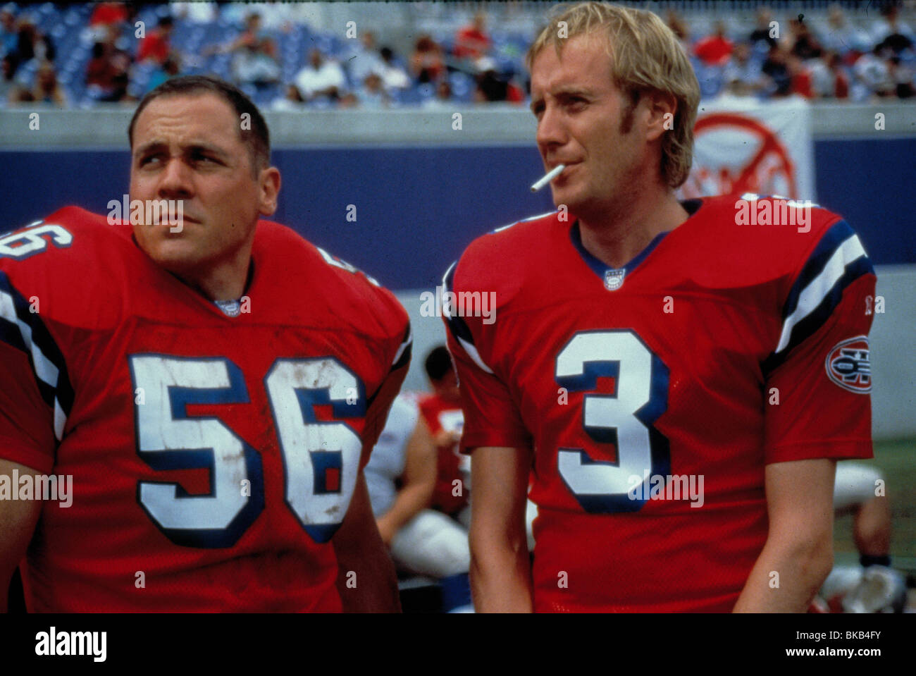 THE REPLACEMENTS (2000) JON FAVREAU, RHYS IFANS REPL 014 Stock Photo