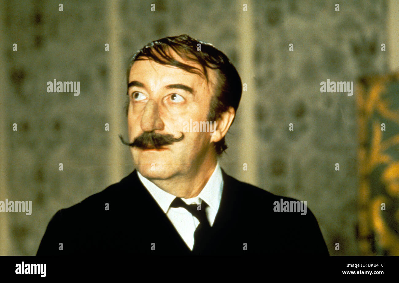 THE RETURN OF THE PINK PANTHER (1975) PETER SELLERS RPP 025 Stock Photo