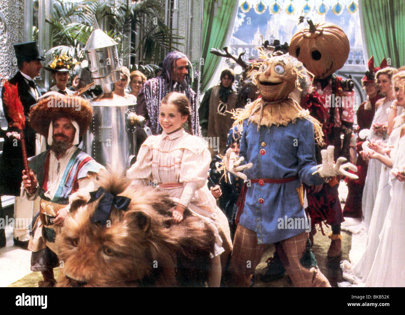 RETURN TO OZ (1985) DEEP ROY, FAIRUZA BALK, JUSTIN CASE CREDIT DISNEY