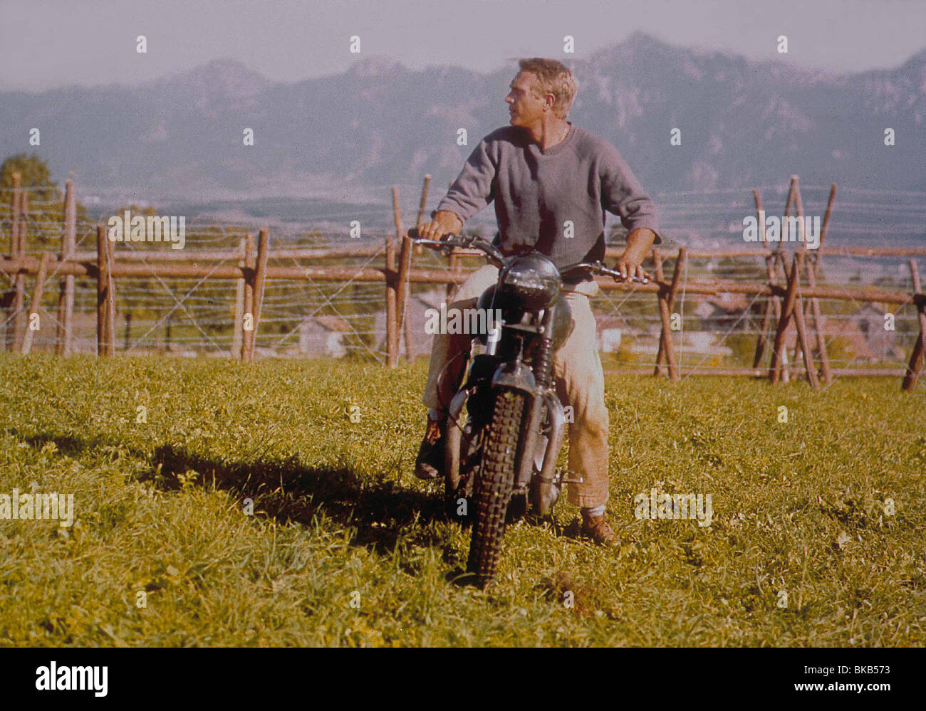 THE GREAT ESCAPE (1963) STEVE MCQUEEN GES 038 Stock Photo - Alamy