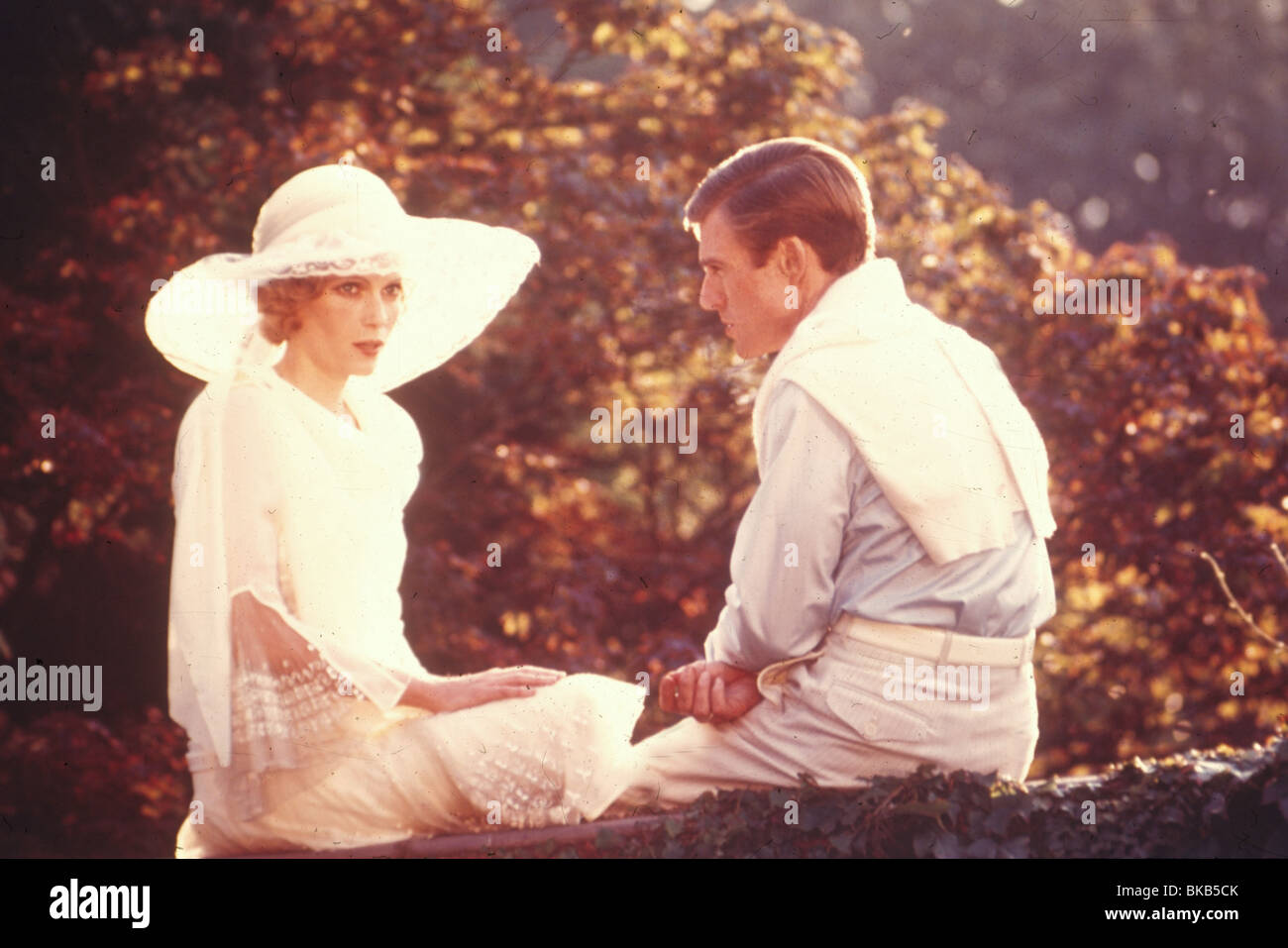 THE GREAT GATSBY (1974) MIA FARROW, ROBERT REDFORD TGG 013 Stock Photo