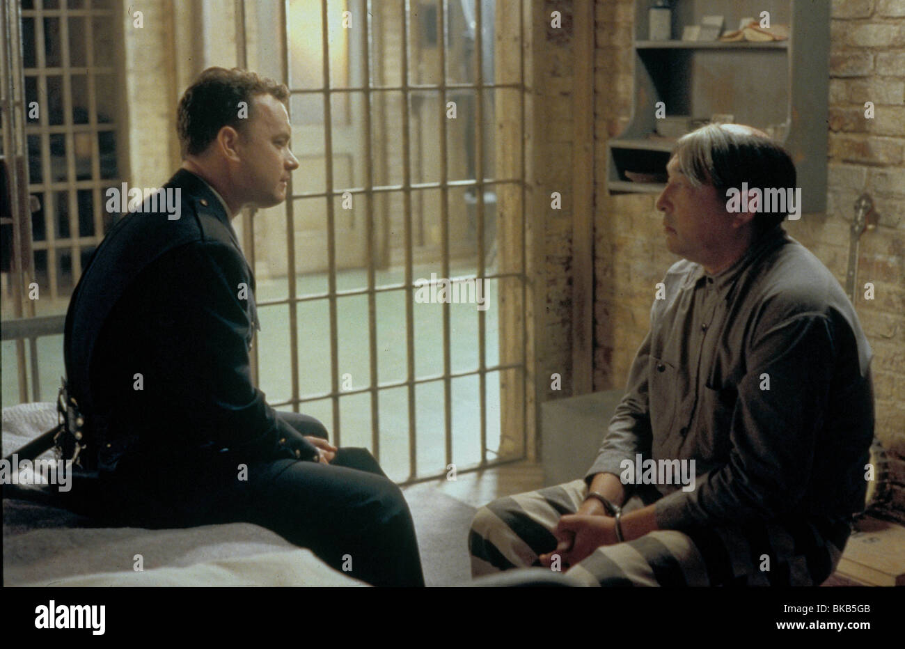 THE GREEN MILE (2000) TOM HANKS, GRAHAM GREENE GRMI 081 Stock Photo Alamy