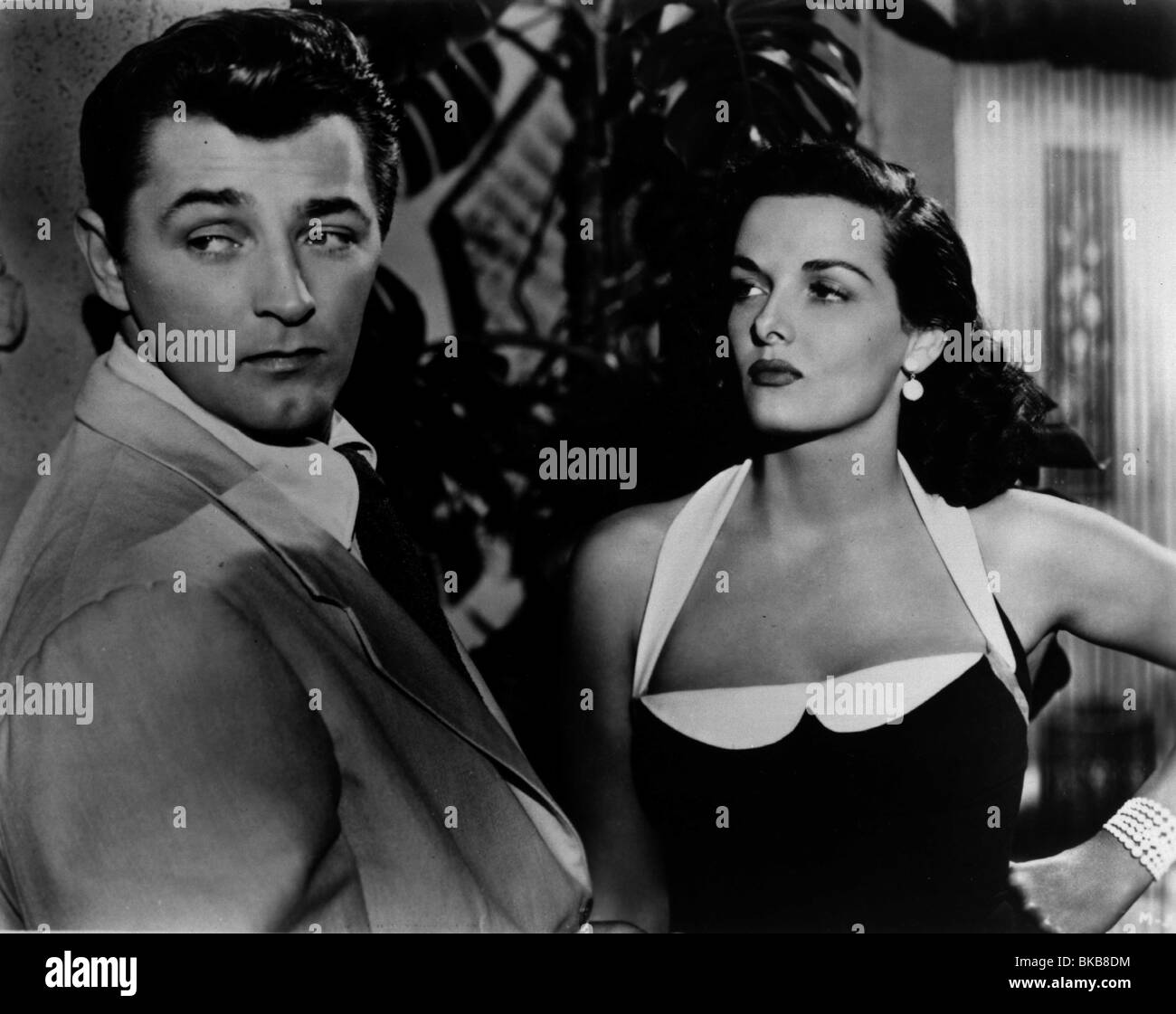 HIS KIND OF WOMAN (1951) ROBERT MITCHUM, JANE RUSSELL HKWM 001P Stock Photo