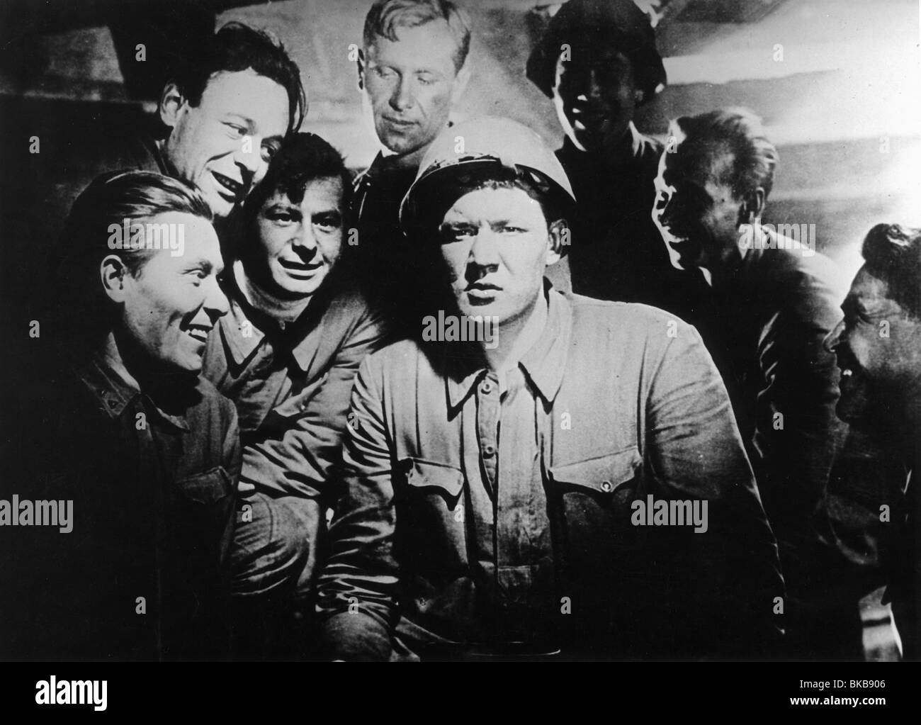 Dva boytsa  Year : 1943 Director : Leonid Lukov Stepan Krylov, Mark Bernes, Boris Andreyev Stock Photo
