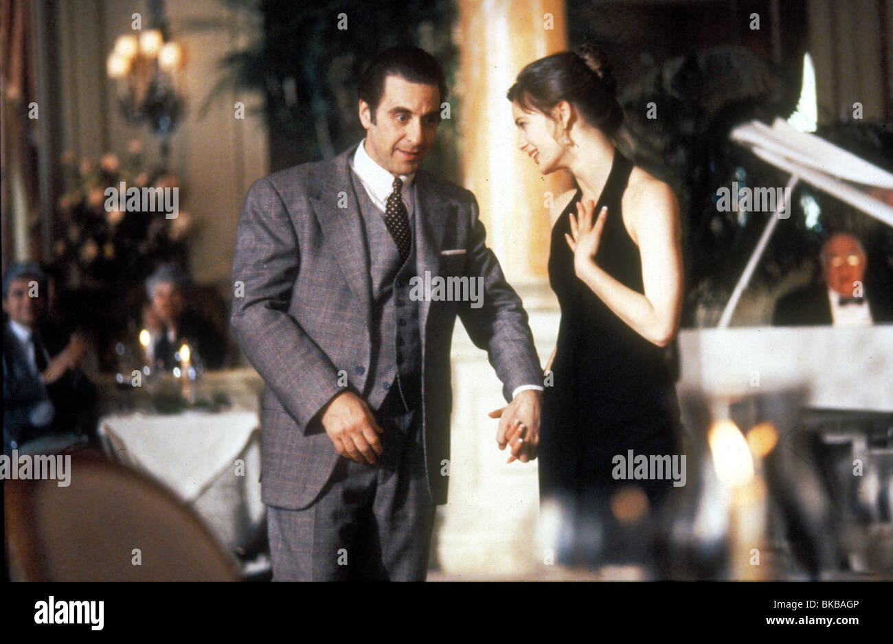 SCENT OF A WOMAN (1992) AL PACINO, GABRIELLE ANWAR SCW 094 Stock Photo