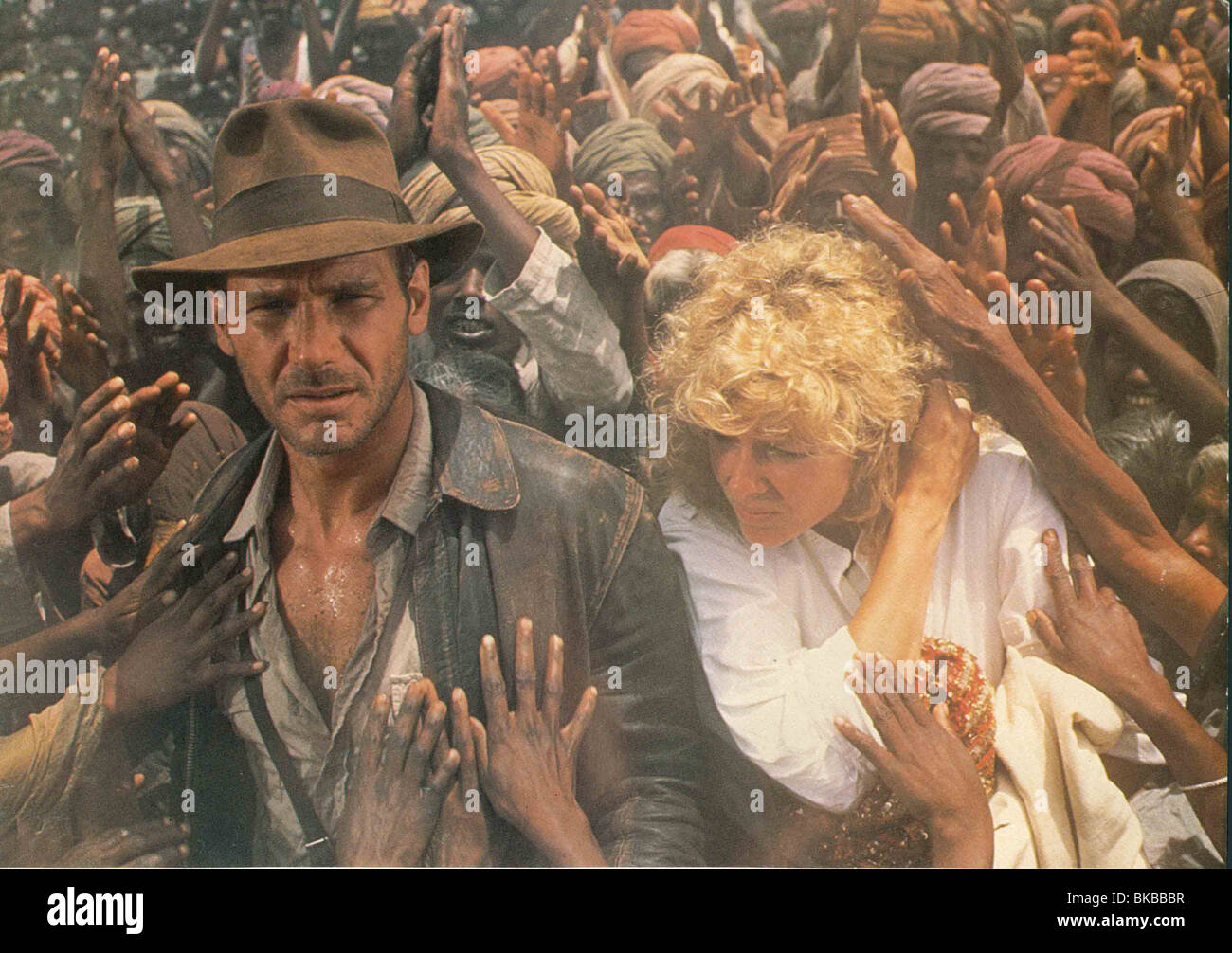 INDIANA JONES AND THE TEMPLE OF DOOM (1984) HARRISON FORD, KATE CAPSHAW INT 007FOH Stock Photo
