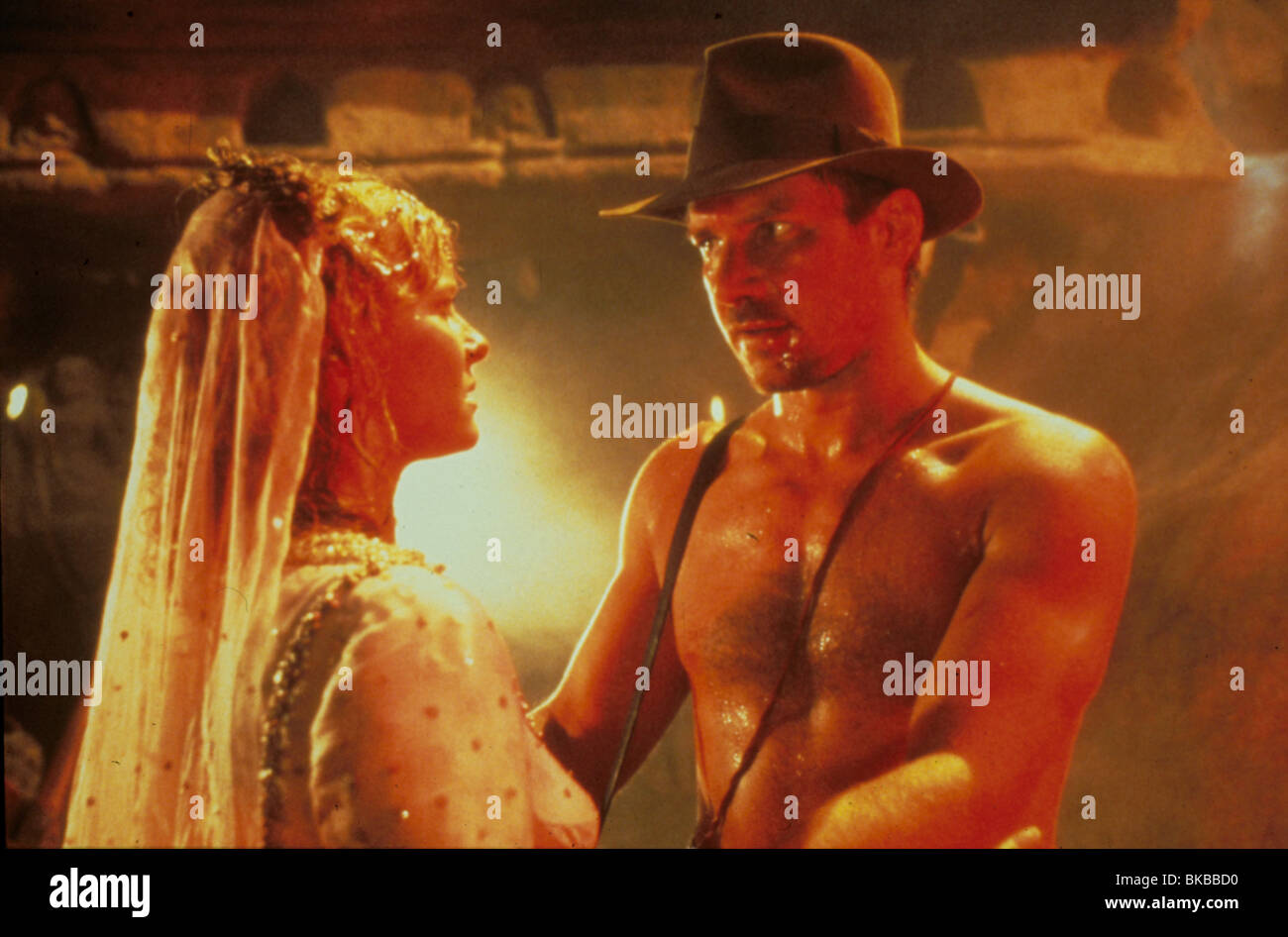 INDIANA JONES AND THE TEMPLE OF DOOM (1984) KATE CAPSHAW, HARRISON FORD INT 082 Stock Photo