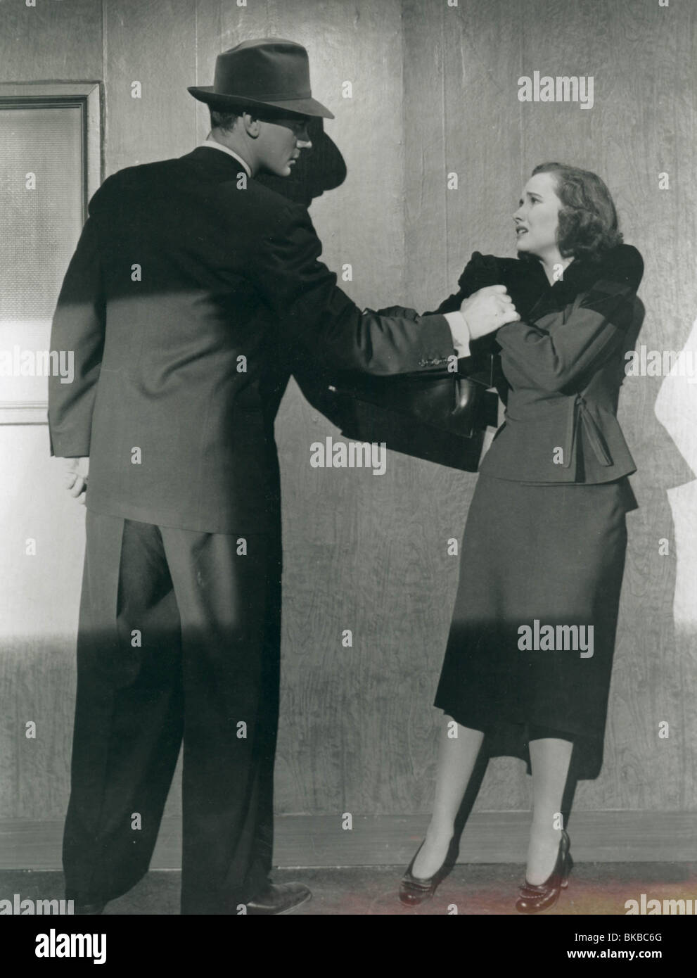 SHADOW OF A DOUBT (1943) JOSEPH COTTEN, TERESA WRIGHT SHDB 003P Stock Photo