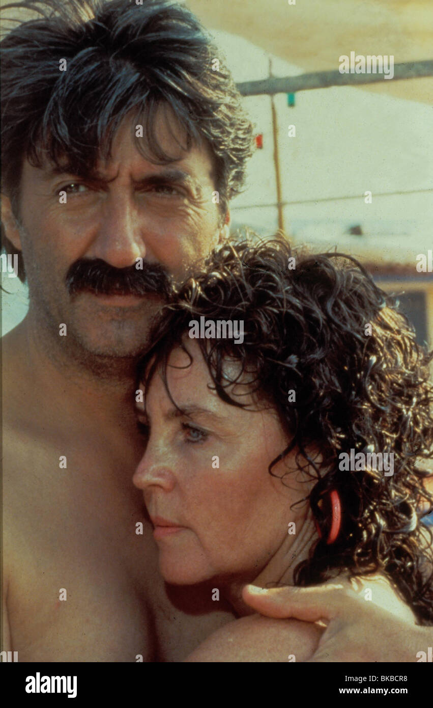 SHIRLEY VALENTINE (1989) TOM CONTI, PAULINE COLLINS SHV 061 Stock Photo