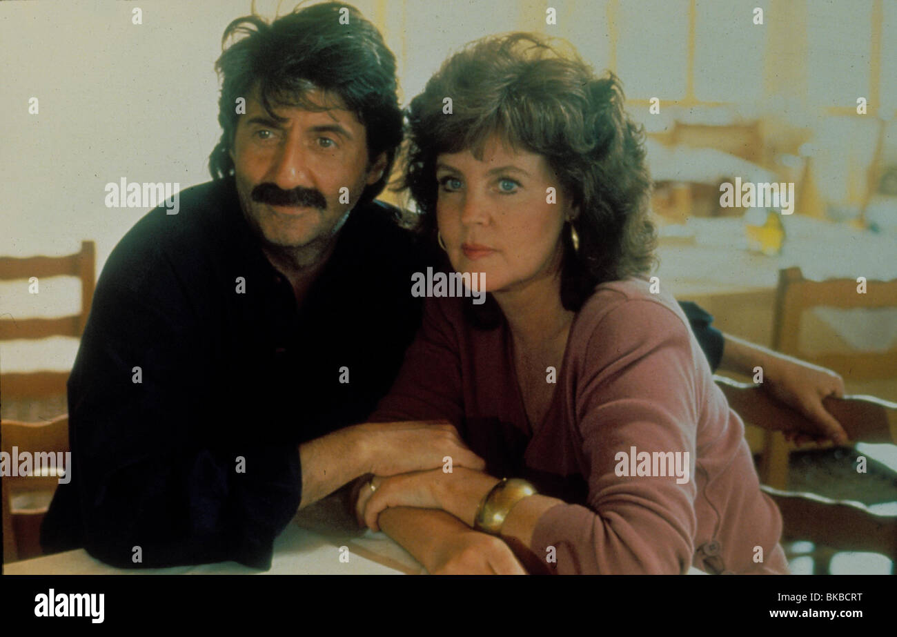 SHIRLEY VALENTINE (1989) TOM CONTI, PAULINE COLLINS SHV 066 Stock Photo