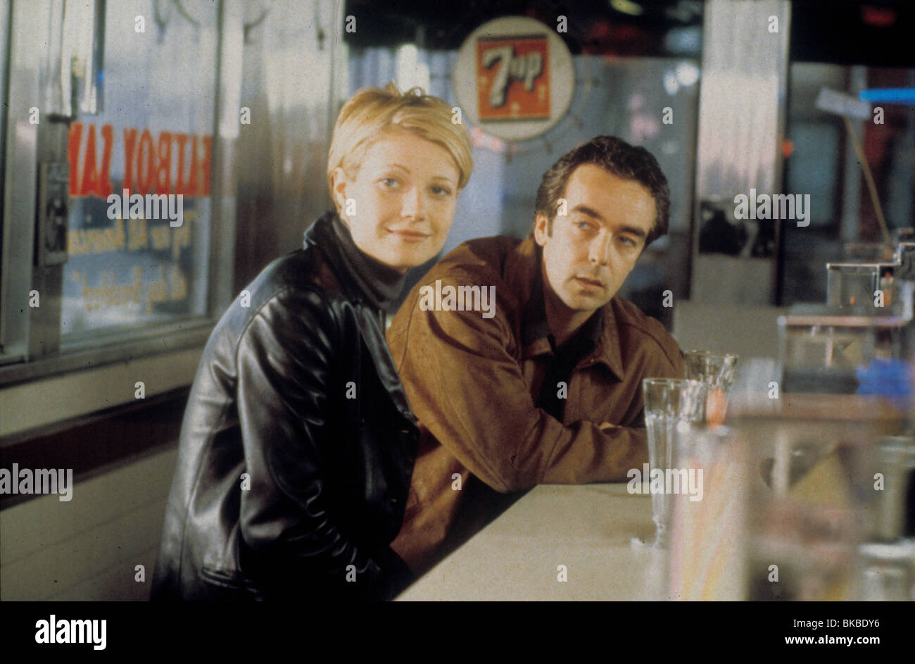 SLIDING DOORS (1997) PALTROW, JOHN HANNAH SLGD 010 Stock Photo