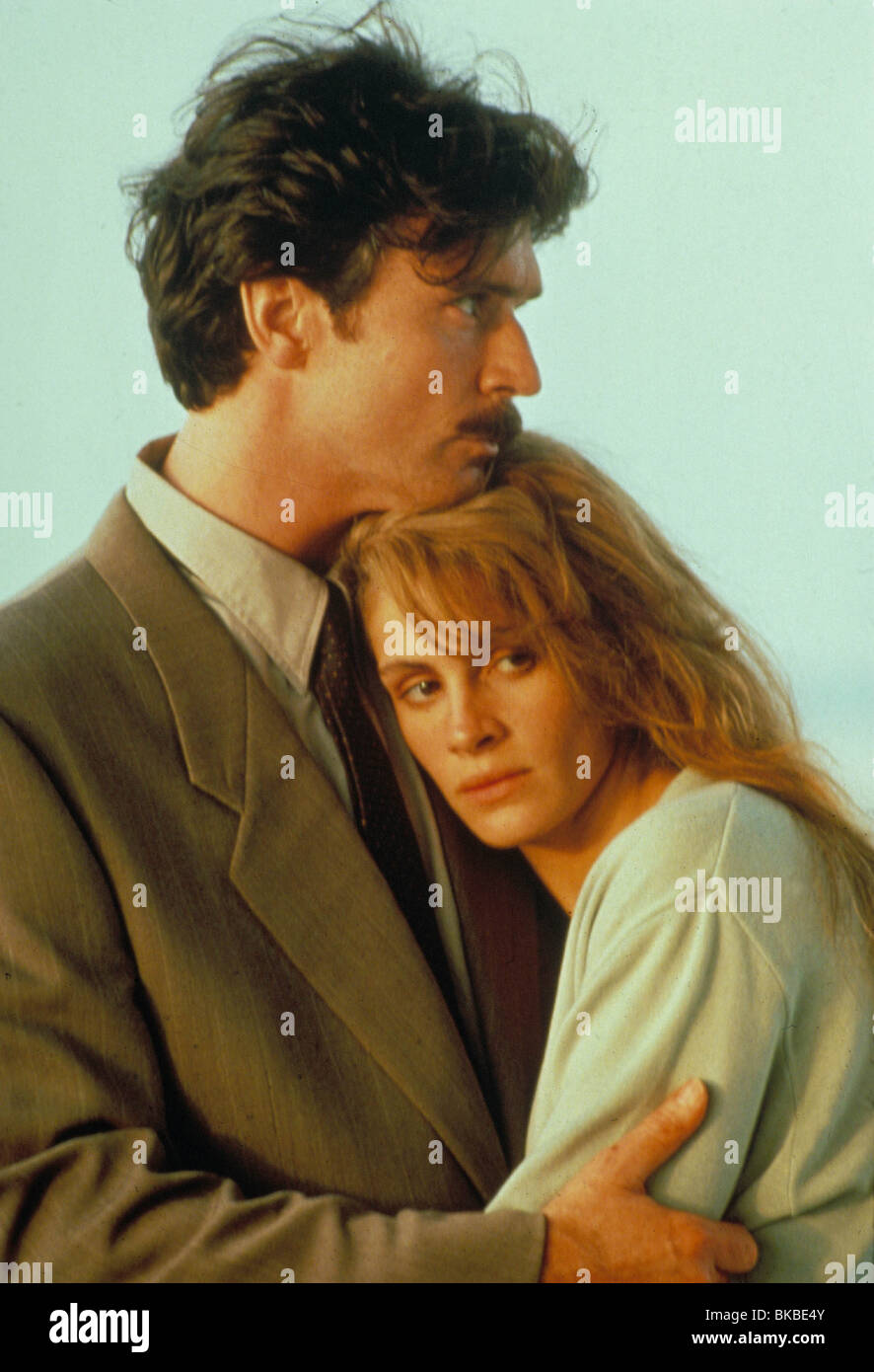 sleeping-with-the-enemy-1990-patrick-bergin-julia-roberts-sle-002