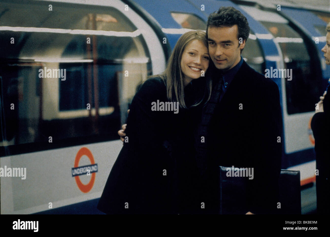 SLIDING DOORS (1997) PALTROW, JOHN HANNAH SLGD 011 Stock Photo