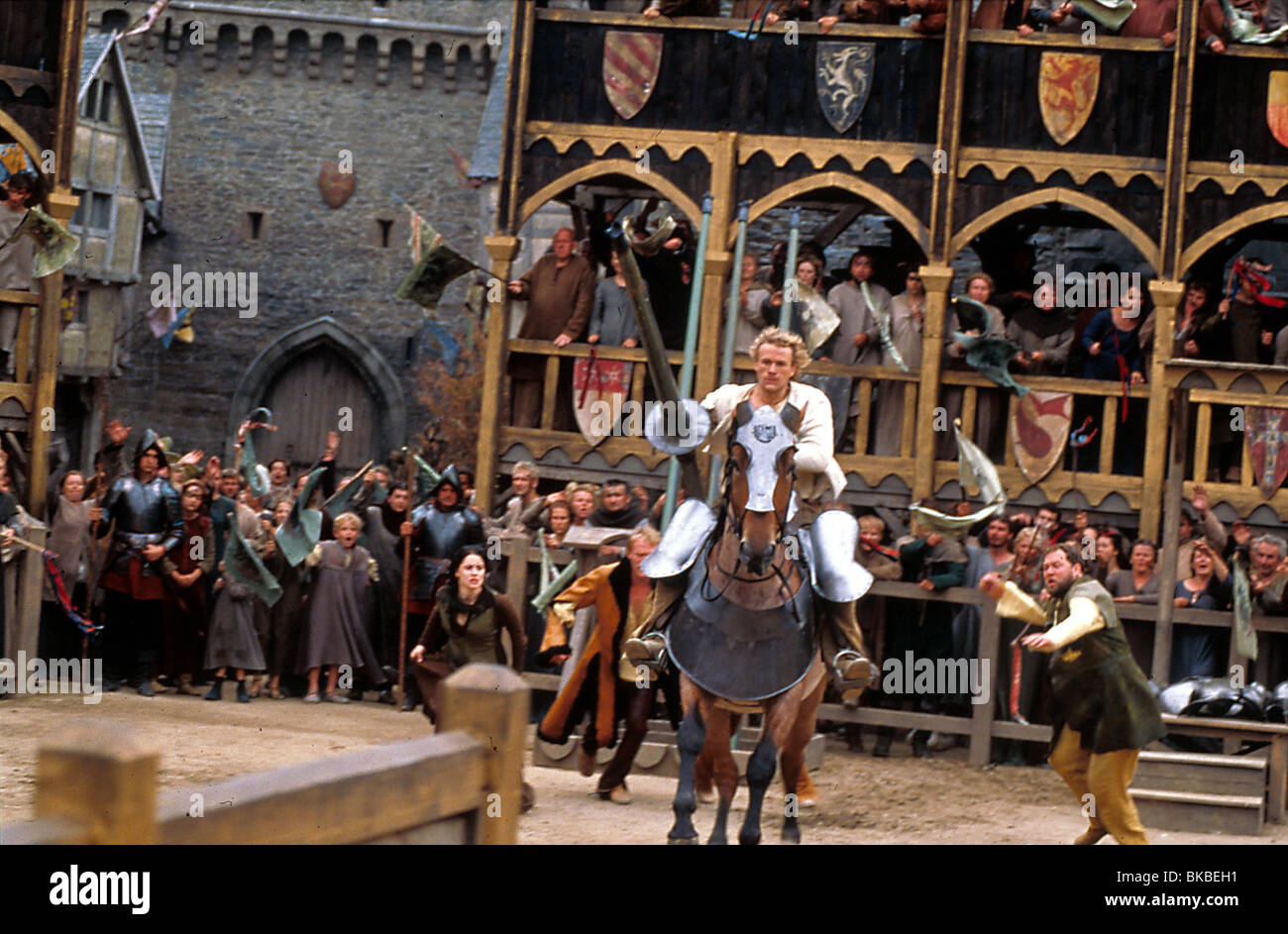 A KNIGHT'S TALE (2001) LAURA FRASER, PAUL BETTANY, HEATH LEDGER, MARK ADDY KNTA 015 Stock Photo