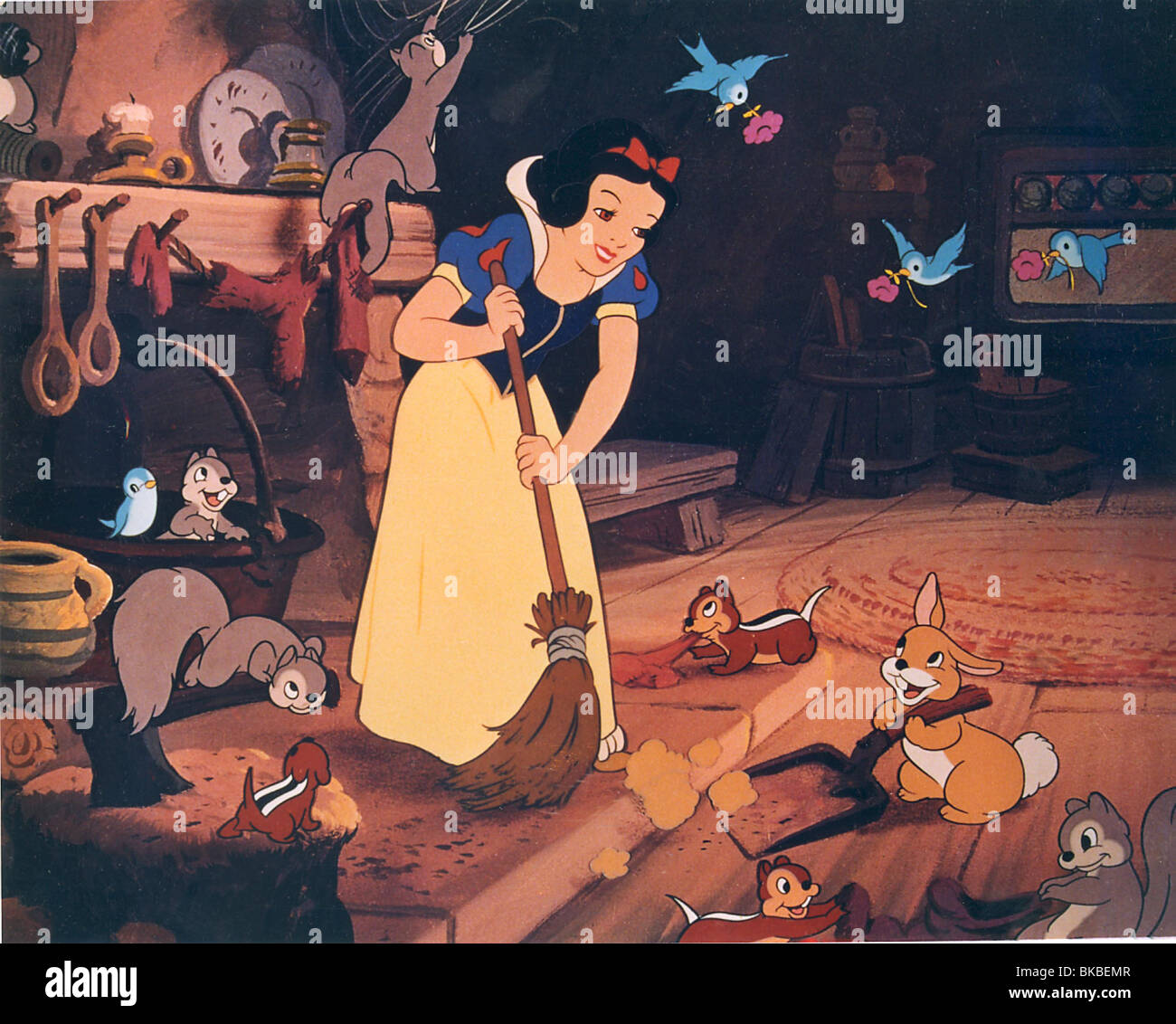 SNOW WHITE AND THE SEVEN DWARFS(1937) ANIMATED SSNW 001CP CREDIT DISNEY Stock Photo