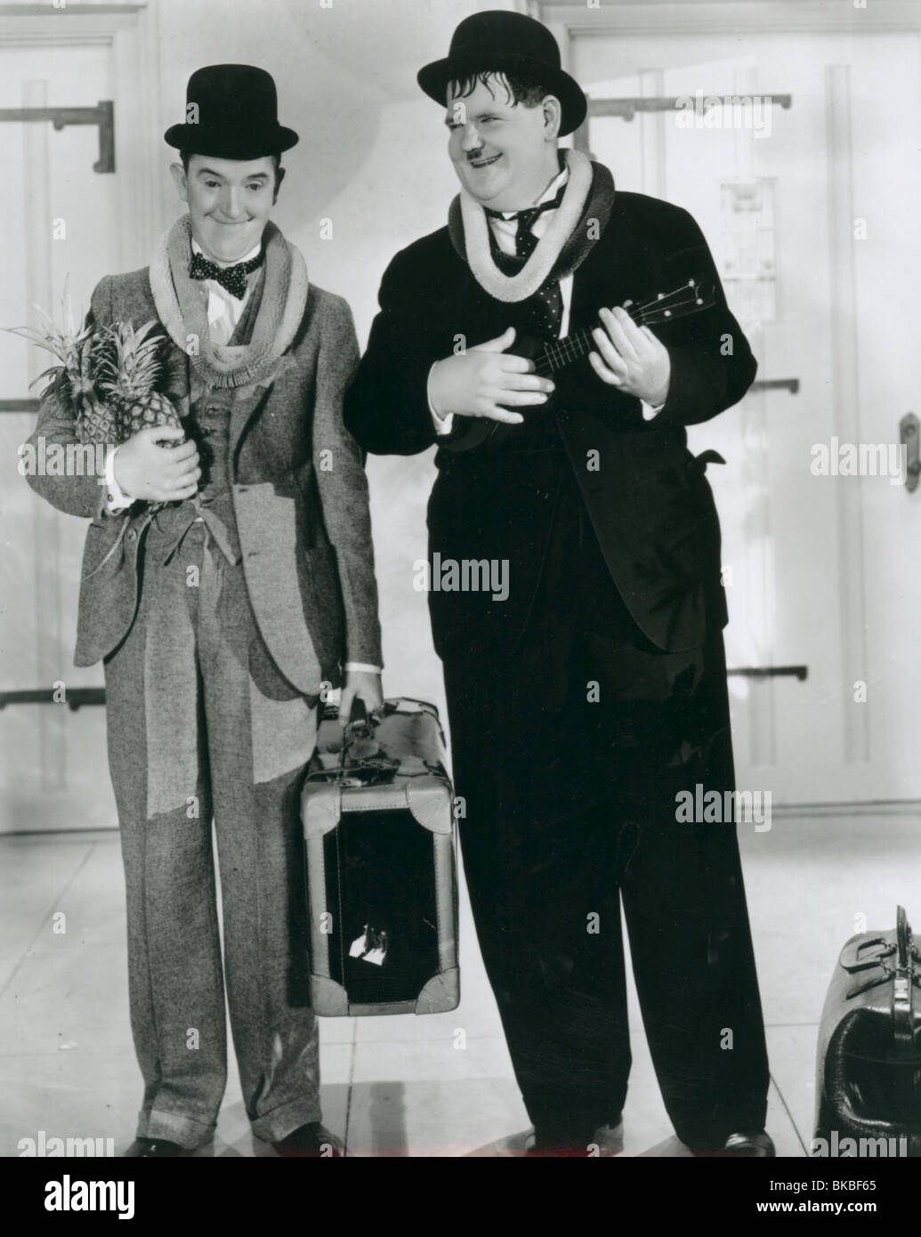 Erthstore Laurel and Hardy Sons of The Desert Stan /& Ollie Smiling with Leis 8x10 Photo