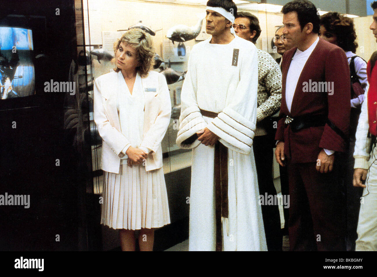 STAR TREK IV: THE VOYAGE HOME (1986) CATHERINE HICKS, LEONARD NIMOY, WILLIAM SHATNER ST4 002 FOH Stock Photo