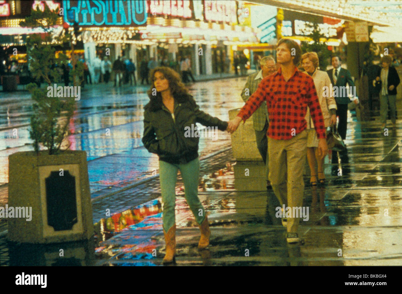 STARMAN (1984) KAREN ALLEN, JEFF BRIDGES STMN 022 L Stock Photo Alamy