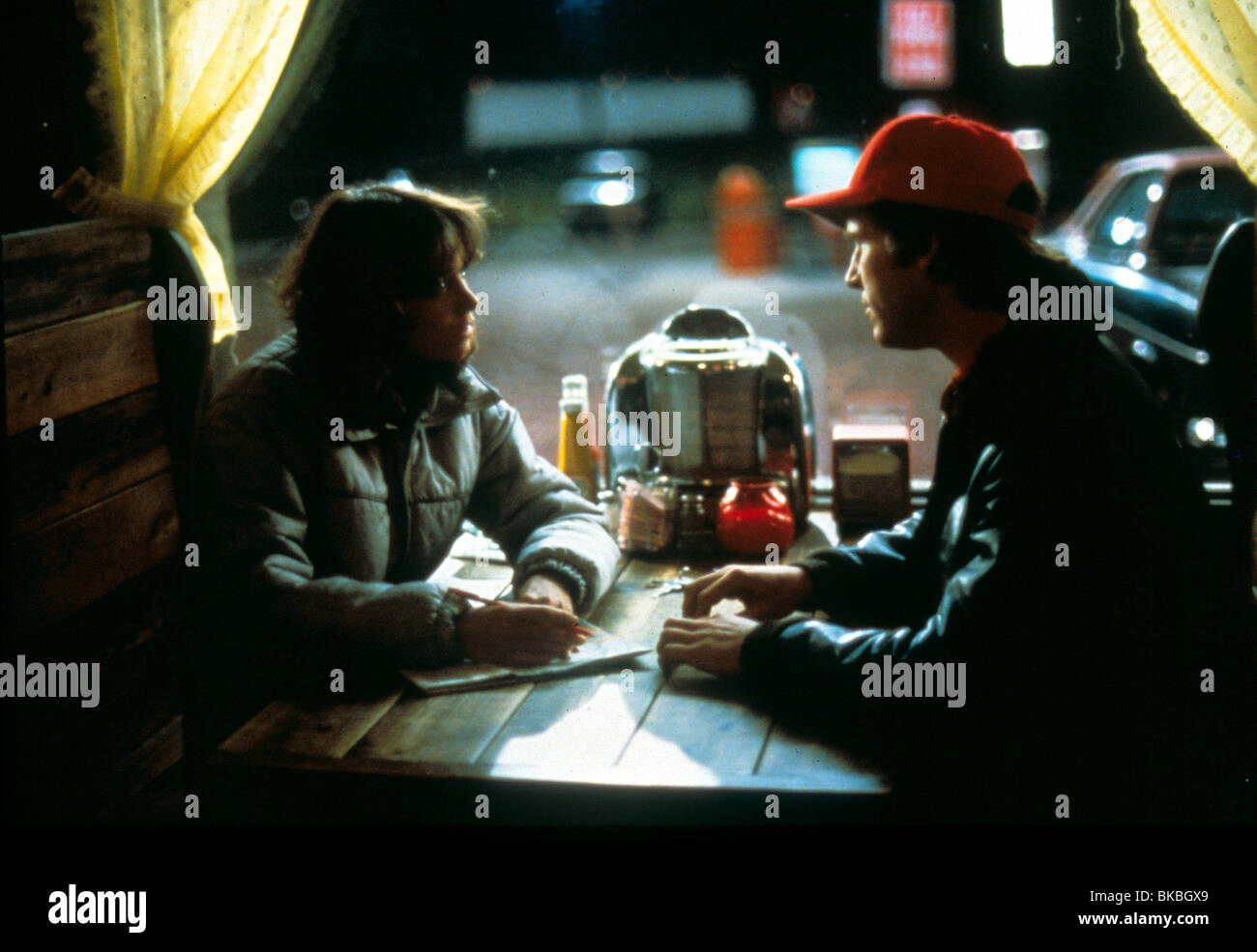 STARMAN (1984) KAREN ALLEN, JEFF BRIDGES STMN 023 L Stock Photo Alamy