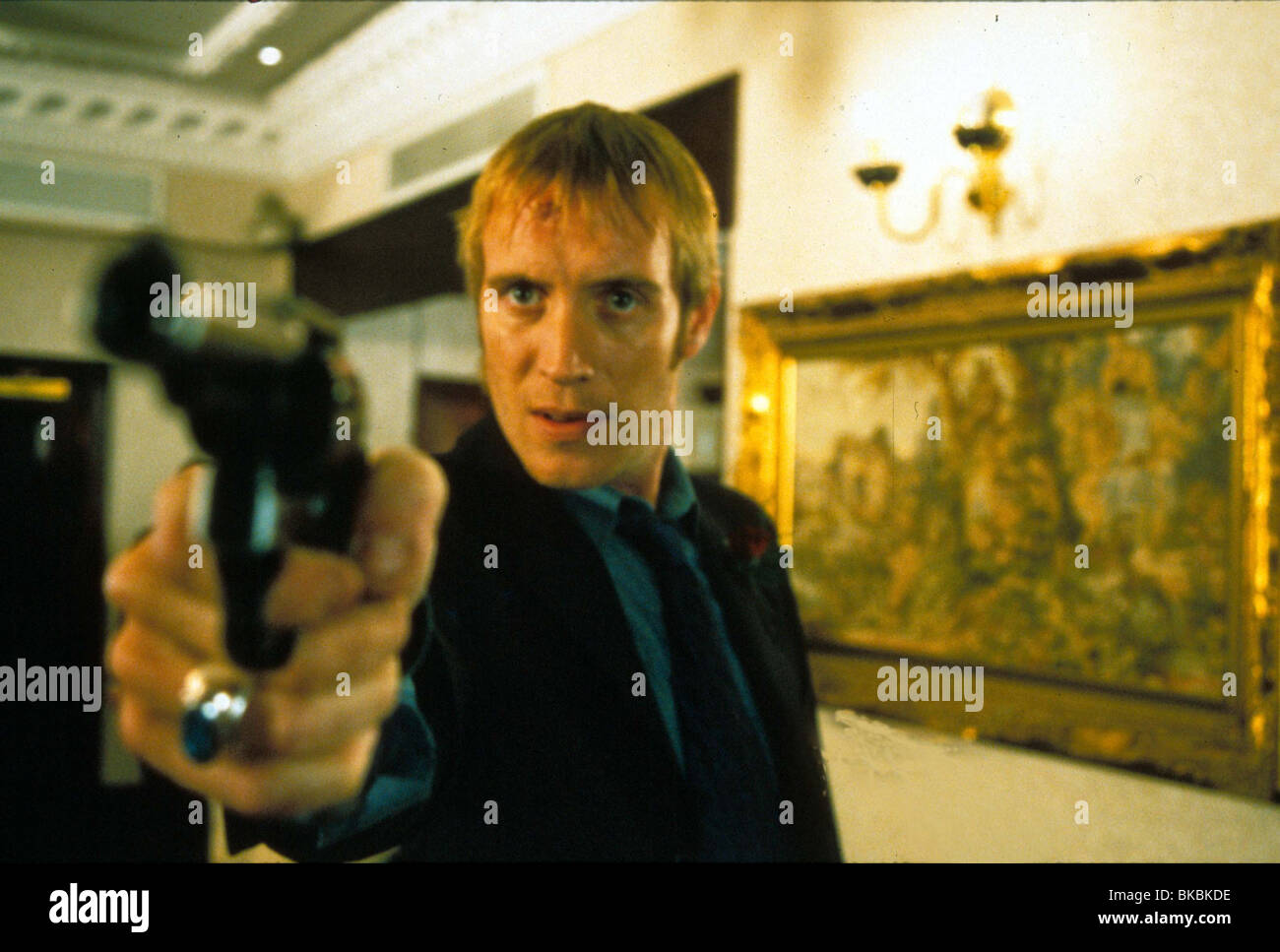 LOVE,HONOUR AND OBEY (2000) RHYS IFANS OBEY 002 Stock Photo