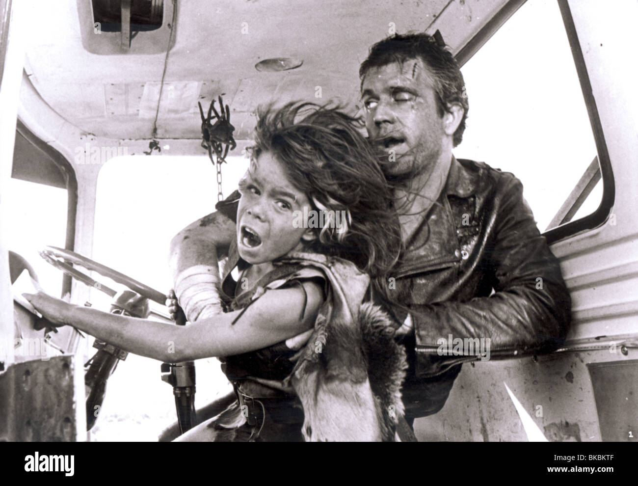 MAD MAX 2 THE ROAD WARRIOR (1981) EMIL MINTY, MEL GIBSON MX2 003P