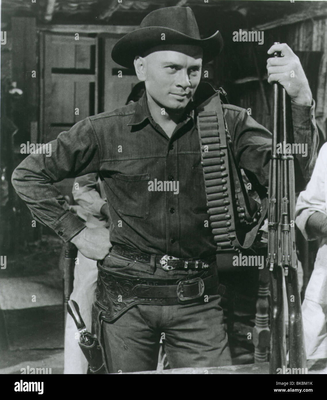 THE MAGNIFICENT SEVEN (1960) YUL BRYNNER MAGS 011P Stock Photo