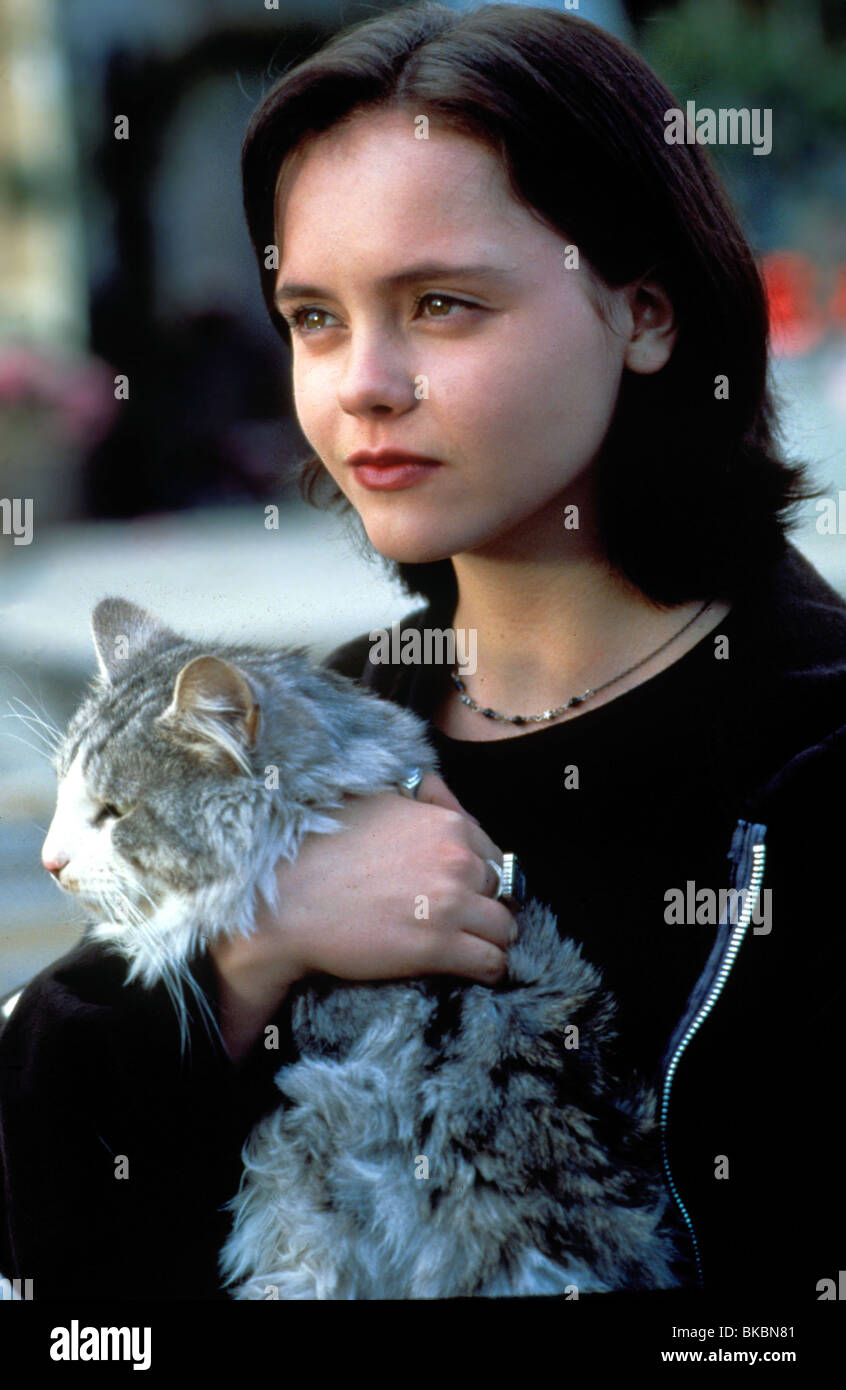 THAT DARN CAT (1997) CHRISTINA RICCI THTD 001 Stock Photo - Alamy