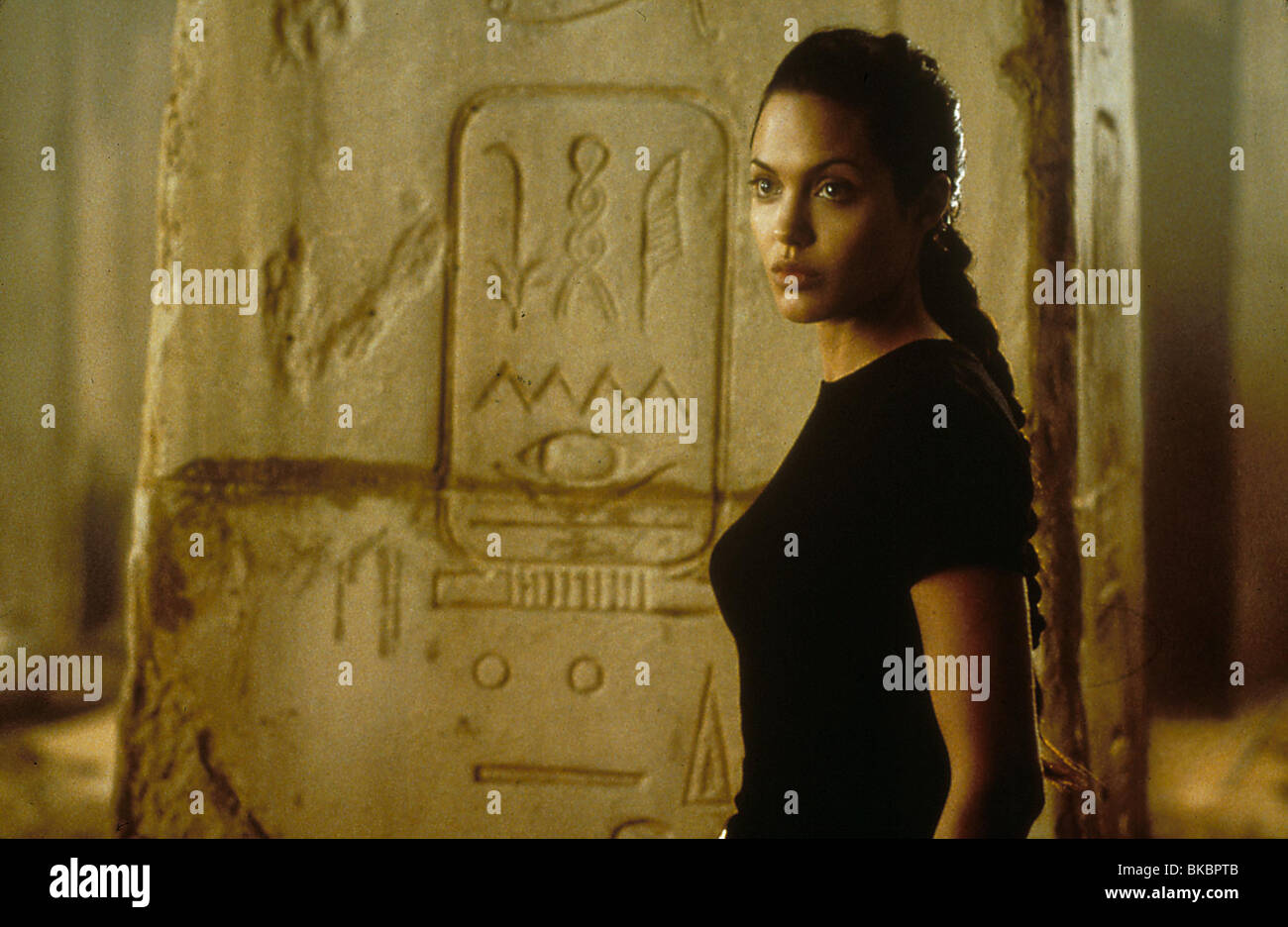 Tomb Raider Angelina Jolie © 2001 Paramount Stock Photo - Alamy