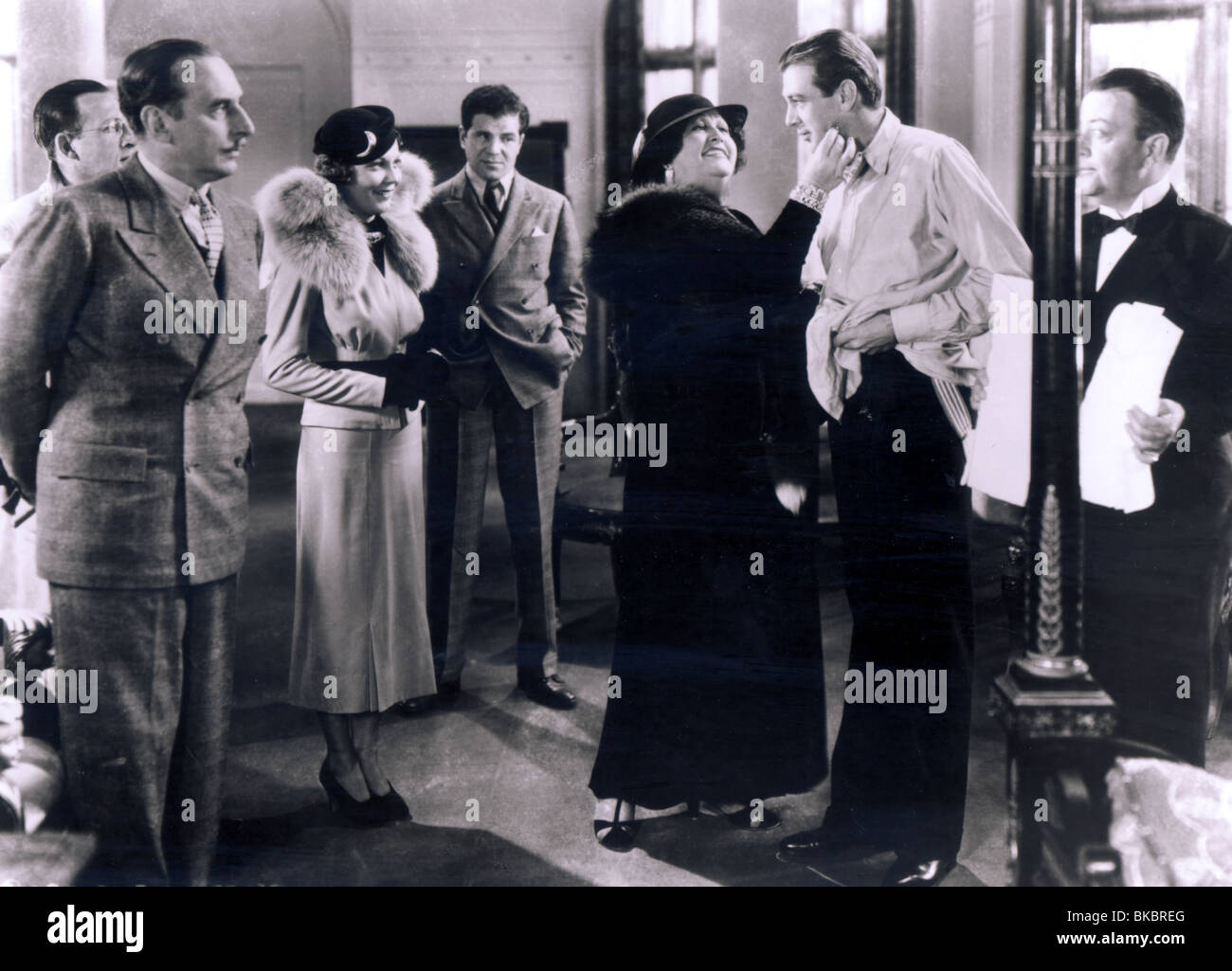MR DEEDS GOES TO TOWN (1936) LIONEL STANDER, GARY COOPER MDGT 010P Stock Photo