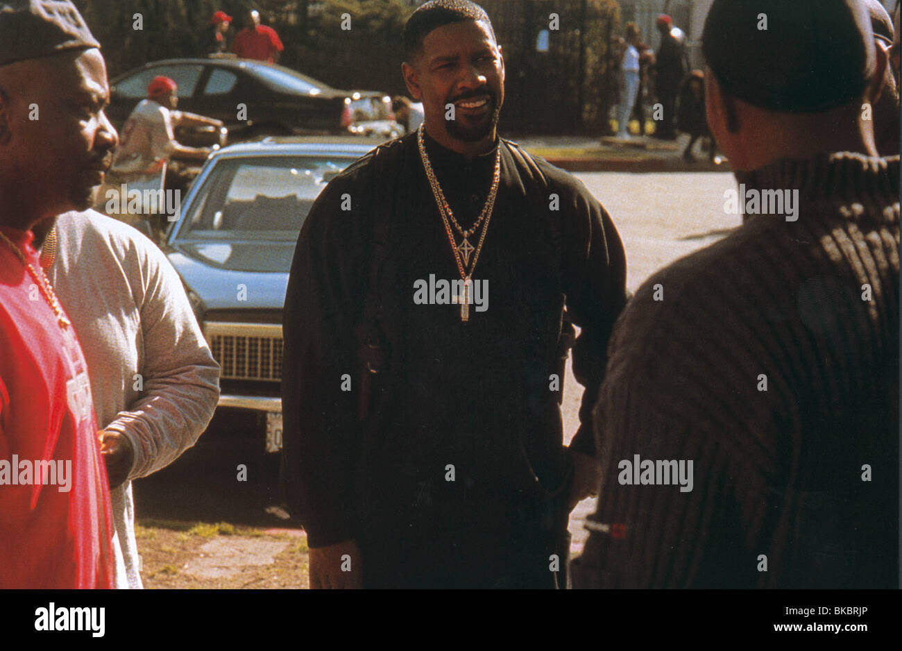 TRAINING DAY (2001) DENZEL WASHINGTON TRDA 006FOH Stock Photo - Alamy