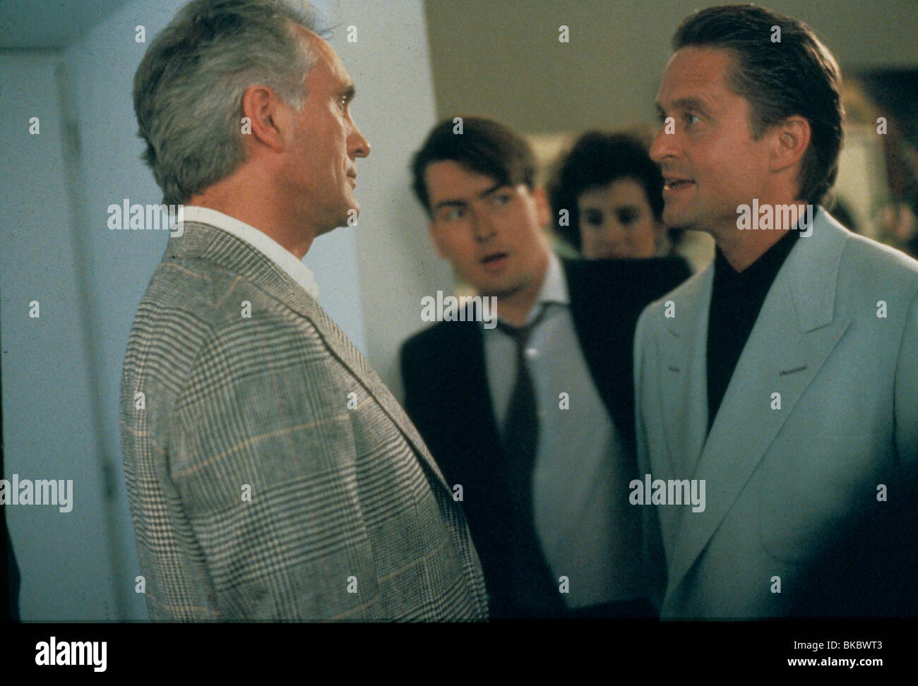 WALL STREET (1987) TERENCE STAMP, MICHAEL DOUGLAS WLS 010 Stock Photo