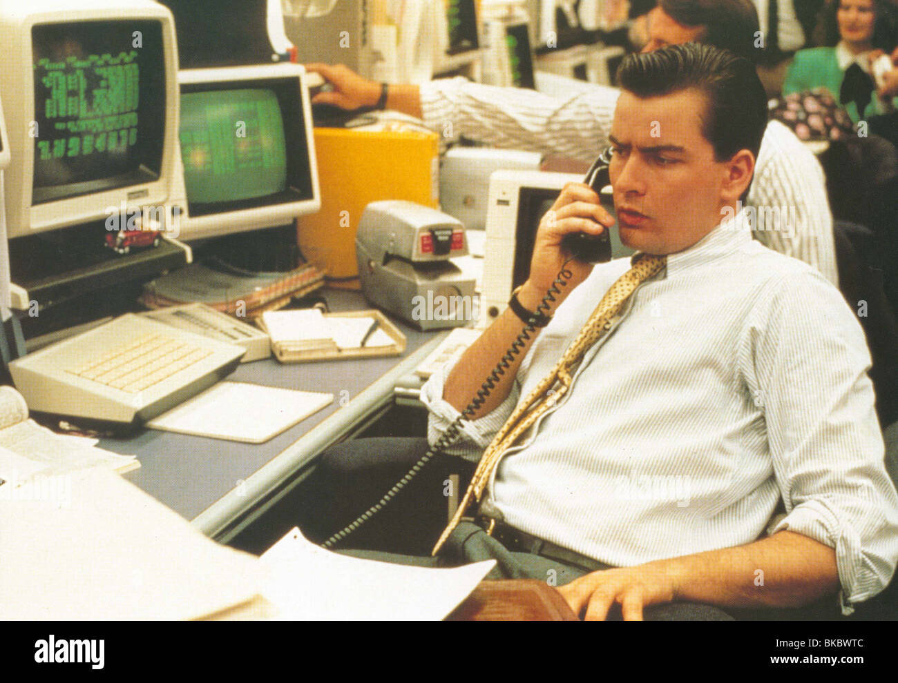 WALL STREET (1987) CHARLIE SHEEN WLS 013FOH Stock Photo - Alamy
