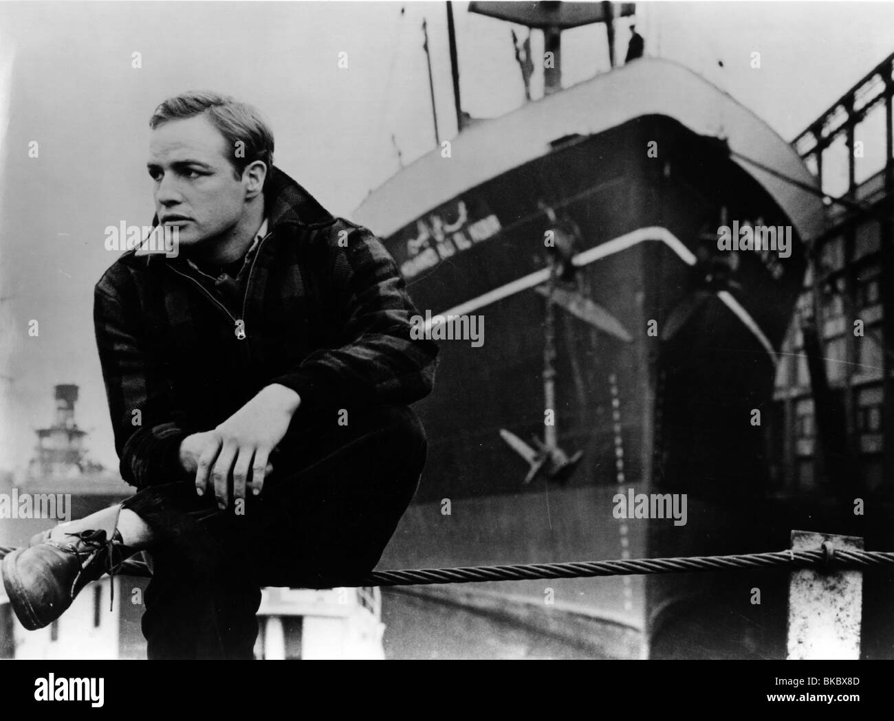 ON THE WATERFRONT (1954) MARLON BRANDO OTWF 006P Stock Photo