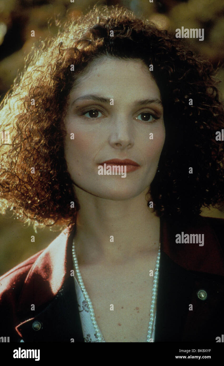 WHITE SANDS (1992) MARY ELIZABETH MASTRANTONIO WHSN 030 Stock Photo - Alamy