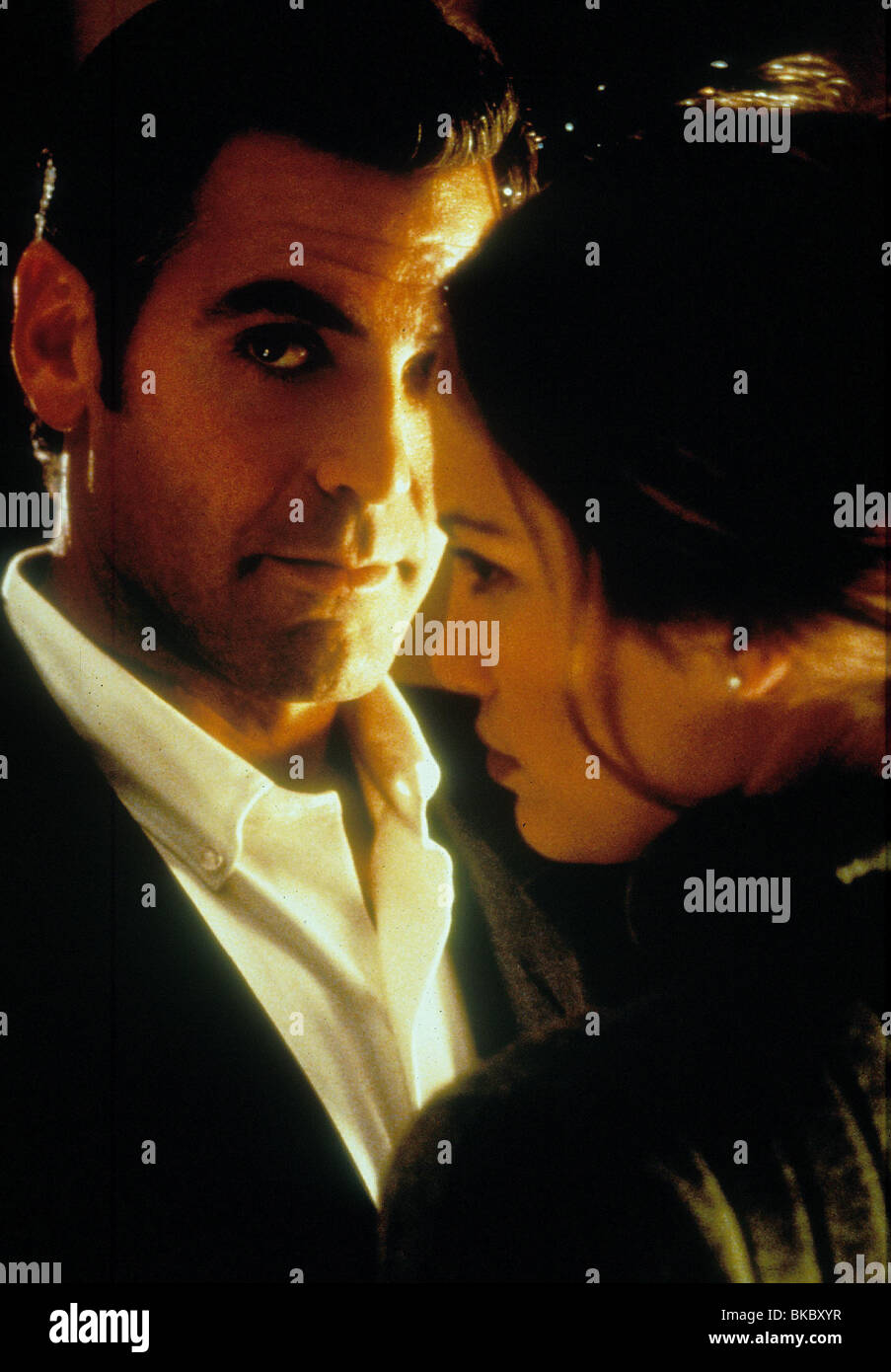 OUT OF SIGHT GEORGE CLOONEY, JENNIFER LOPEZ OOSG 027 P ORIGINAL 35MM Stock Photo