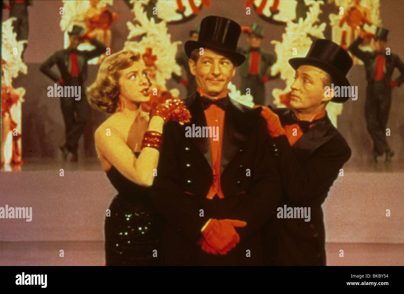 WHITE CHRISTMAS (1954) ROSEMARY CLOONEY, DANNY KAYE, BING CROSBY WHC1 006 Stock Photo