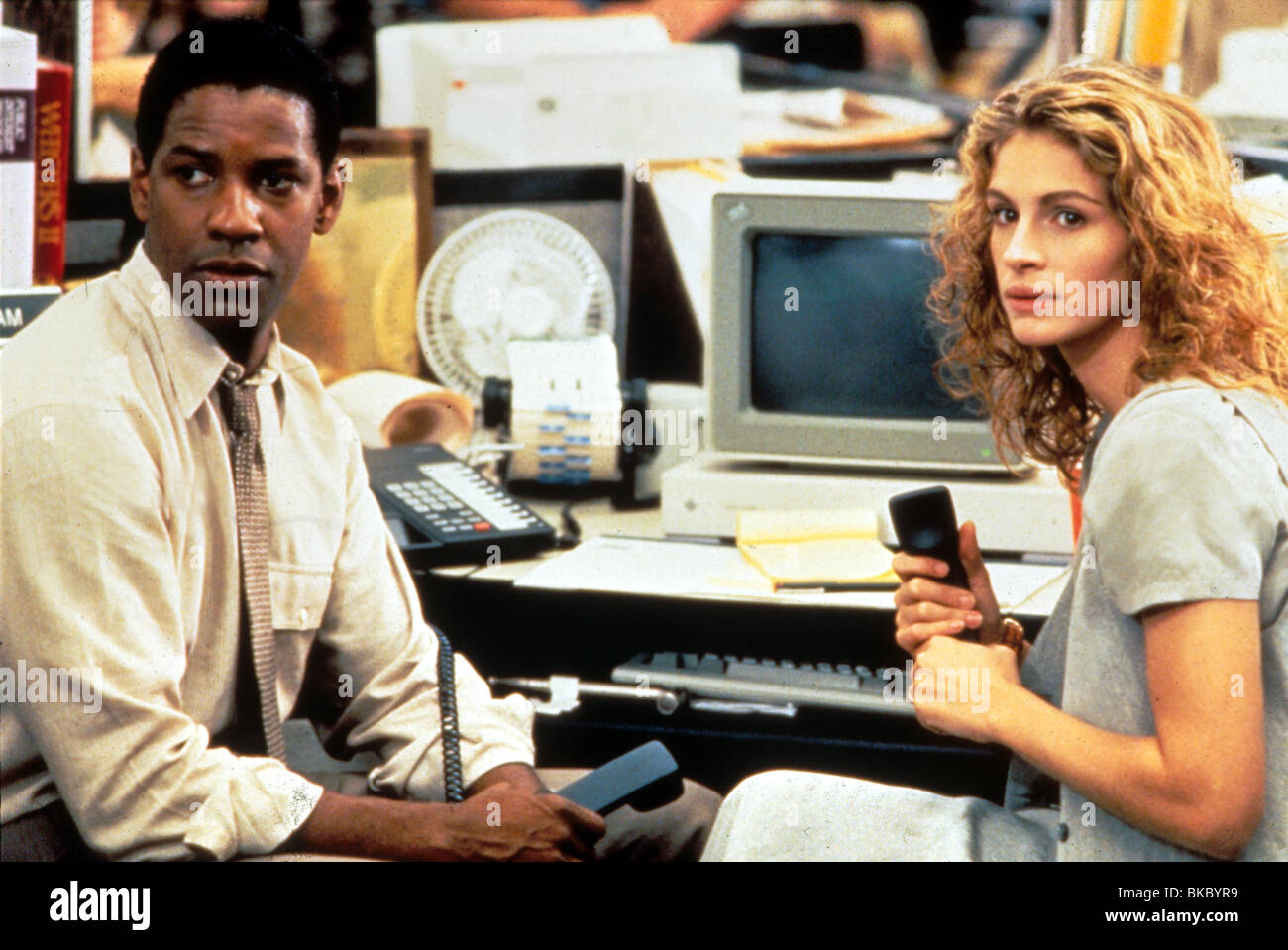 THE PELICAN BRIEF (1993) DENZEL WASHINGTON, JULIA ROBERTS PLB 028 Stock  Photo - Alamy