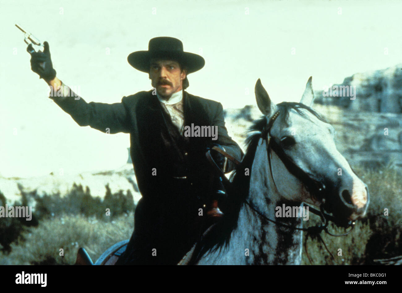 Wyatt earp 1994 dennis quaid hi-res stock photography and images - Alamy